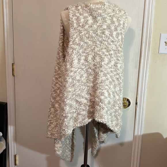 Kenzie Sweater Ivory Sleeveless Open Vest - Picture 3 of 6